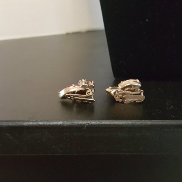 Vintage Raspberry Brooch and earring set - Picture 7 of 8